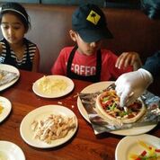 Make your own Pizza session at California Pizza Kitchen Make your own Pizza session at California Pizza Kitchen