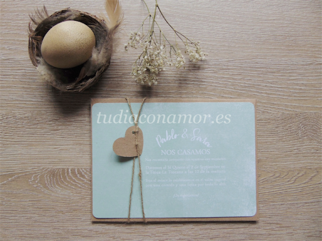 Invitaciones con sobre kraft cordón y etiqueta Invitación de boda bonita en color mint con sobre marrón de papel reciclado y etiqueta con cordón natural