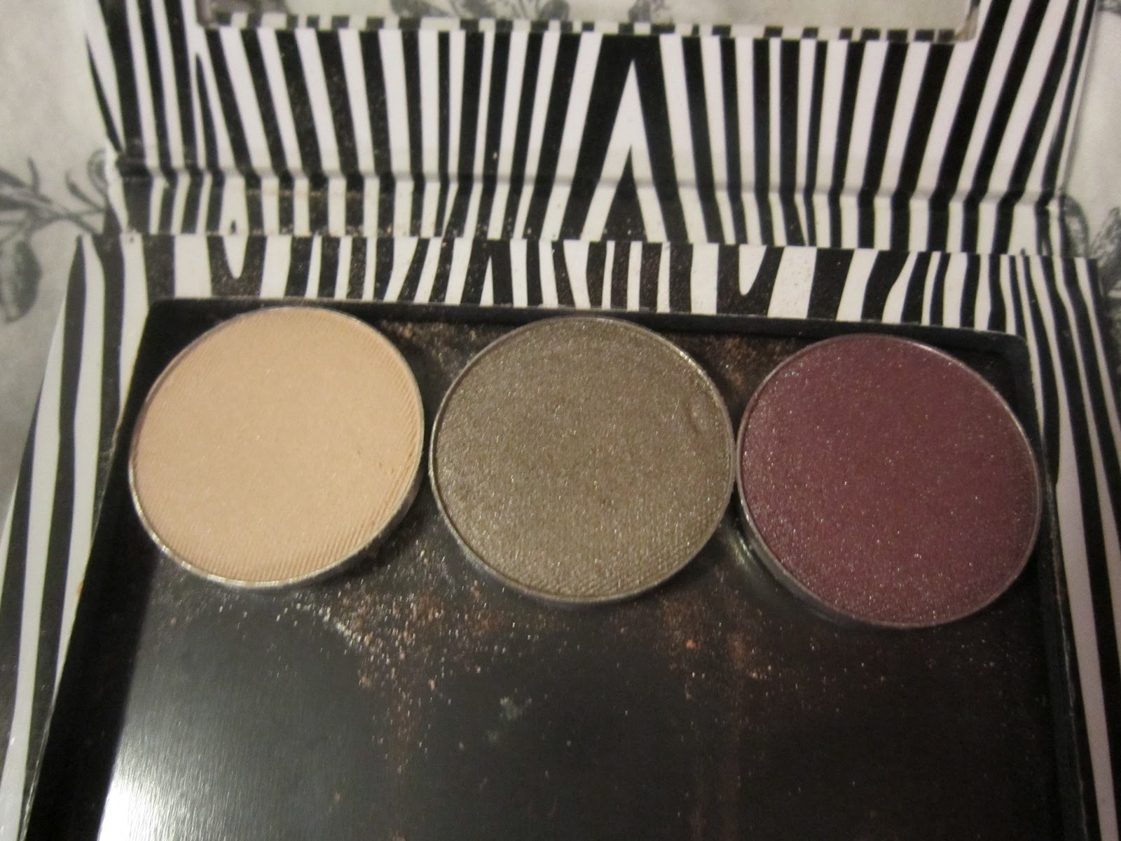 My Makeup Issues Makeup Geek MUG Eyeshadows in Vanilla Bean, Moondust and Sensuous Review and
