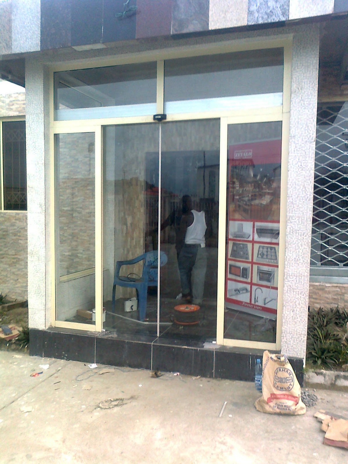 METAL & GLASS SYSTEMS (MGS) MGS AUTOMATIC DOOR Dorma