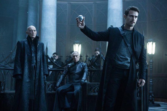 movie review, Theo James, Kate Beckinsale, Underworld, Blood Wars, Vampire, Werewolf, Budiey, Klips Malaysia, byrawlins, action, horror movie review, Theo James, Kate Beckinsale, Underworld, Blood Wars, Vampire, Werewolf, Budiey, Klips Malaysia, byrawlins, action, horror