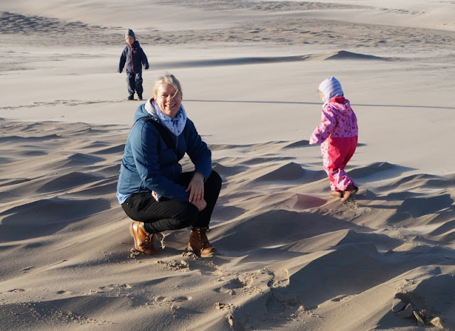 Tipps für einen Tag rund um Skagen. Teil 1: Råbjerg Mile und Grenen. In unserem Dänemark-Urlaub haben wir mit unseren Kindern auch Skagen und Umgebung besucht. Auf Küstenkidsunterwegs erhaltet Ihr viele gute Tipps, was man an der Spitze Nord-Jütlands rund um Skagen alles an einem Tag unternehmen kann!