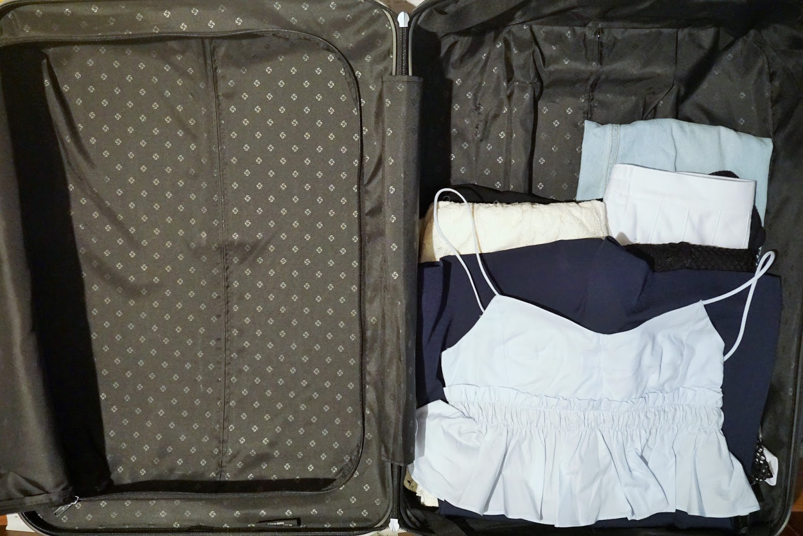 BOARDING GATE How to pack a suitcase? SEOUL