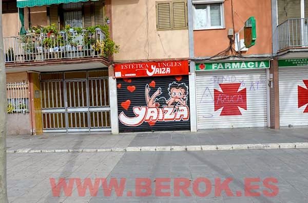 Graffiti Betty Boop para persiana de estética y uñas  en Badalona