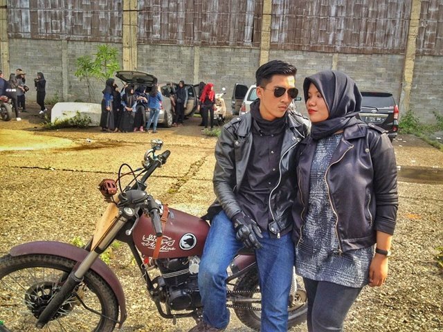 Inspiratif, Dua Pasangan Ini Bukti Nyata Bahwa Tidak Semua Cowok Hanya Peduli Pada Fisik Inspiratif, Dua Pasangan Ini Bukti Nyata Bahwa Tidak Semua Cowok Hanya Peduli Pada Fisik