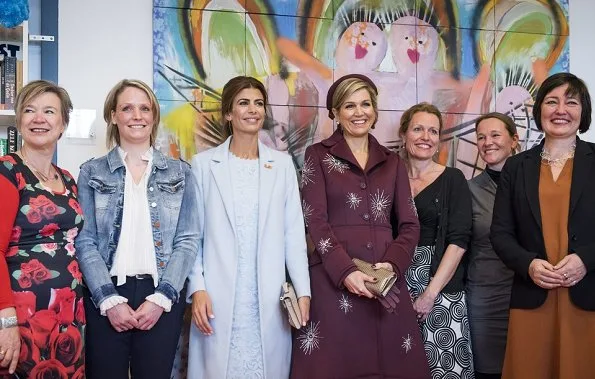 Queen Maxima and Argentinian First Lady Juliana Awada. Queen Maxima wore Claes Iversen coat and skirt from Herfst/Winter 2017 collection