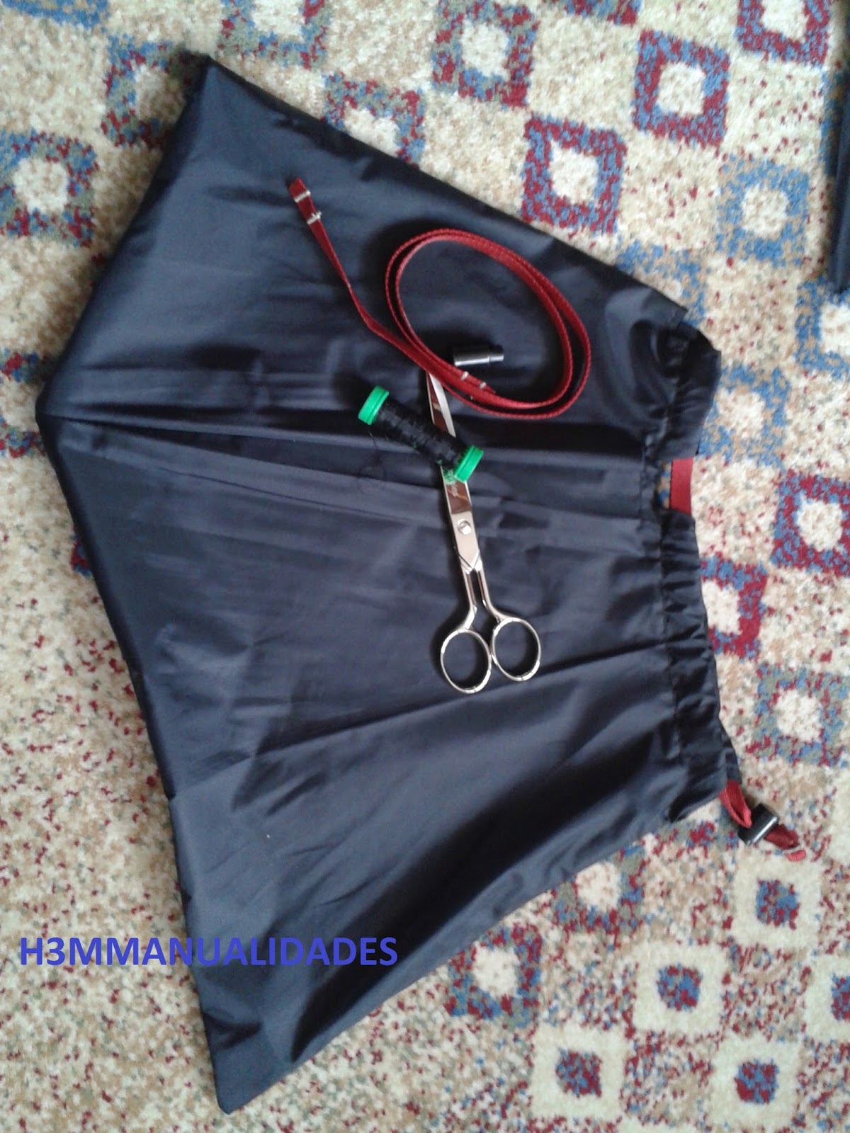 MANUALIDADES: BOLSA CON TELA DE PARAGUAS