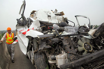 Xe cứu thương đâm ôtô tải trên cao tốc Trung Lương, 3 người chết