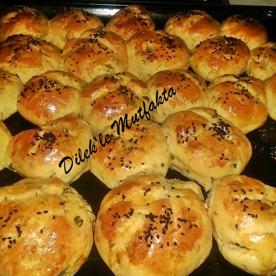 Yeşillikli Mini Ekmekler Yeşillikli Mini Ekmekler