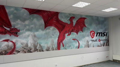 Mural w sali informatycznej MAlowanie sali informatycznej, aranżacja sali komputerowej, malowanie smoka na scianie