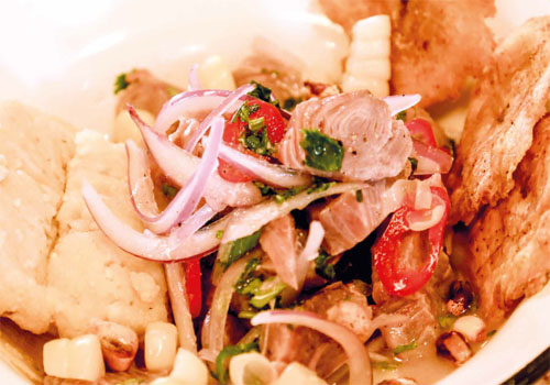 Cebiche de bonito con tamal