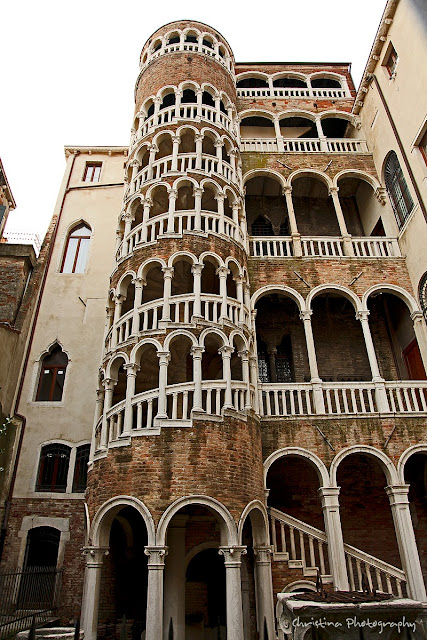 威尼斯的蝸形塔樓 Palazzo Contarini del Bovolo