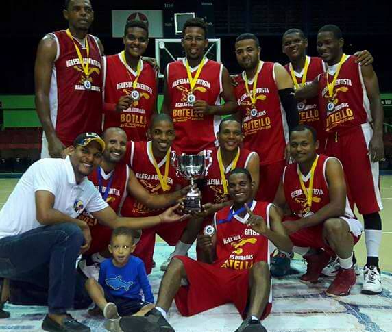 La Iglesia Adventista y su equipo ÁGUILA DORADA se coronan campeón de la Liga Evangélica de Baloncesto.