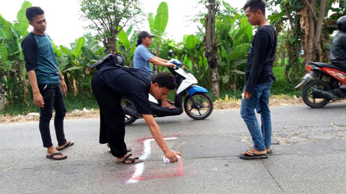 Aktivis Rumah Pelangi Aksi Tandai Jalan Rusak Di Babelan Aktivis Rumah Pelangi Aksi Tandai Jalan Rusak Di Babelan