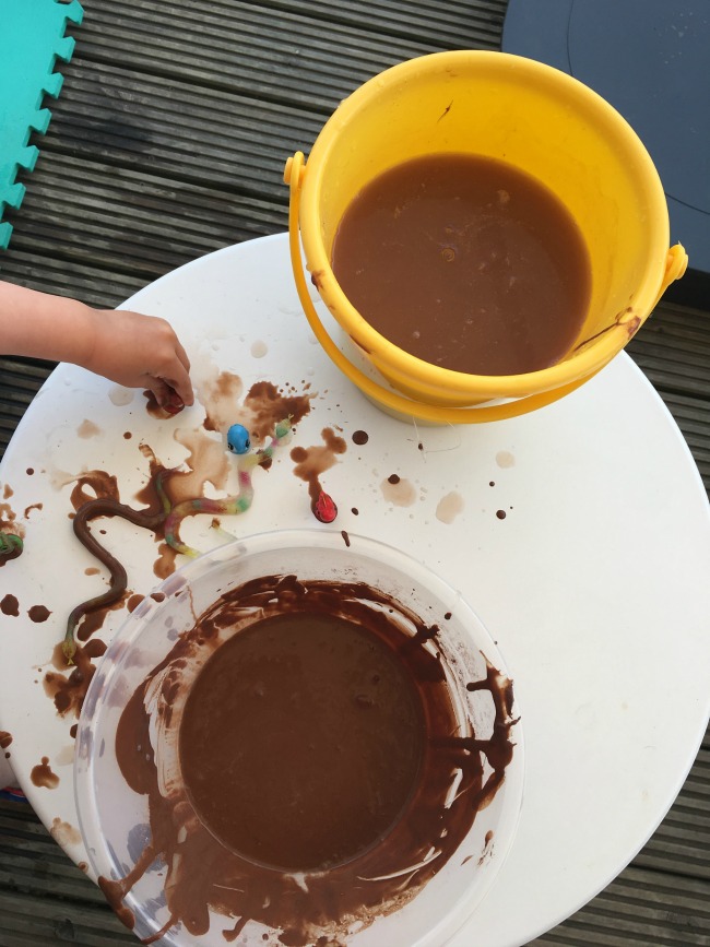 5-minute-games-muddy-creatures-plastic-snakes-and-Lidl-stikeez-on-very-messy-table