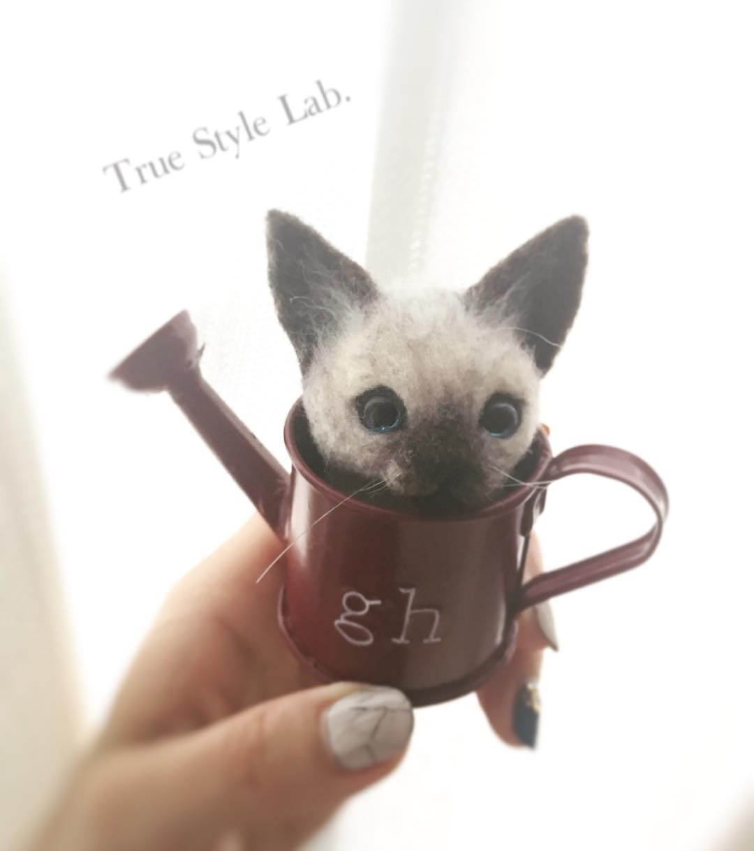 12-Kitten-Terumi-Ohta-Giving-Life-to-Woollen-Animal-Sculptures-www-designstack-co