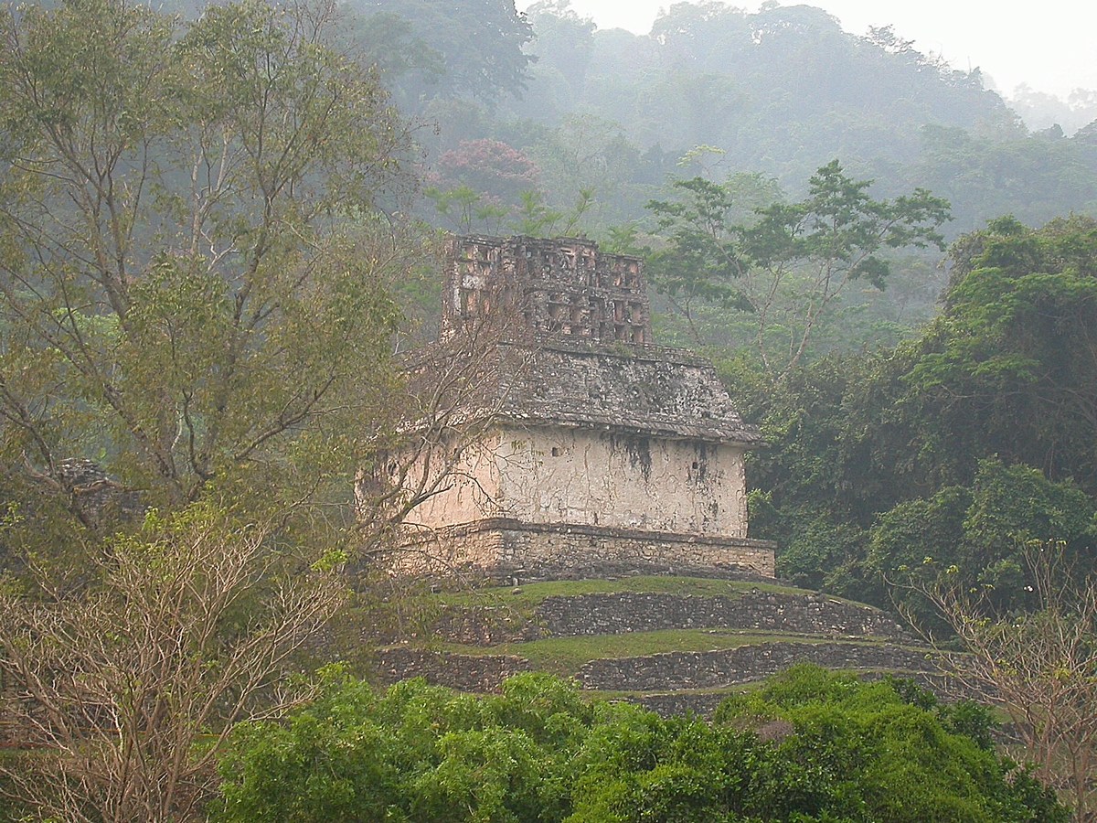 temple avec sa crête faîtière Palenque