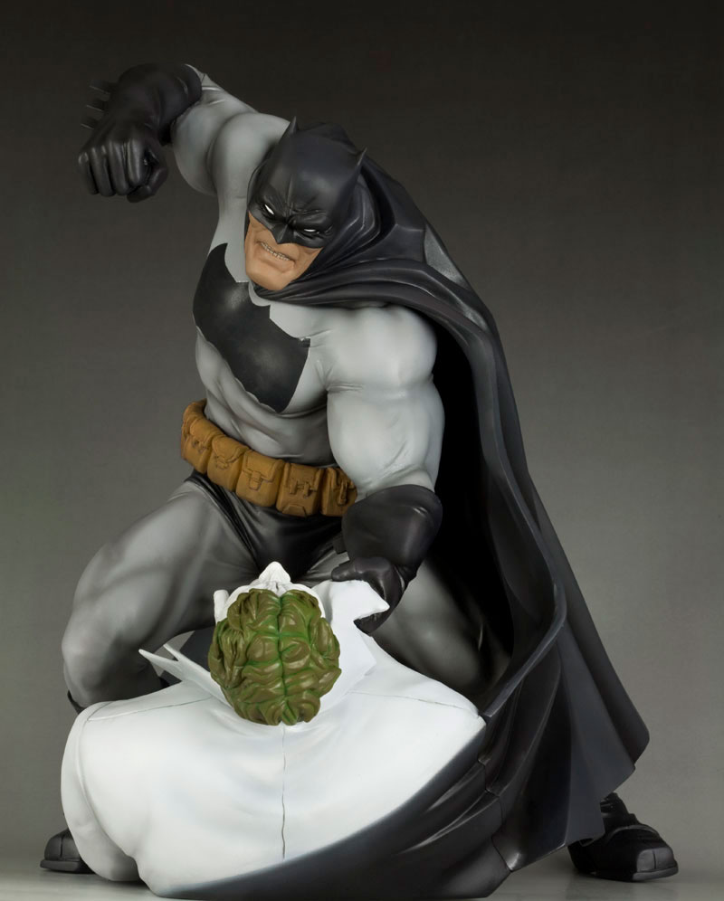 the dark knight returns statue
