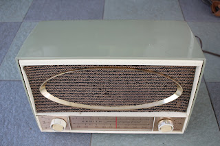 Vintage Zenith Model C725F tube FM radio (sold) C725f%2Btop