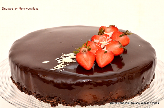 Entremet fraises avec son glaçage miroir