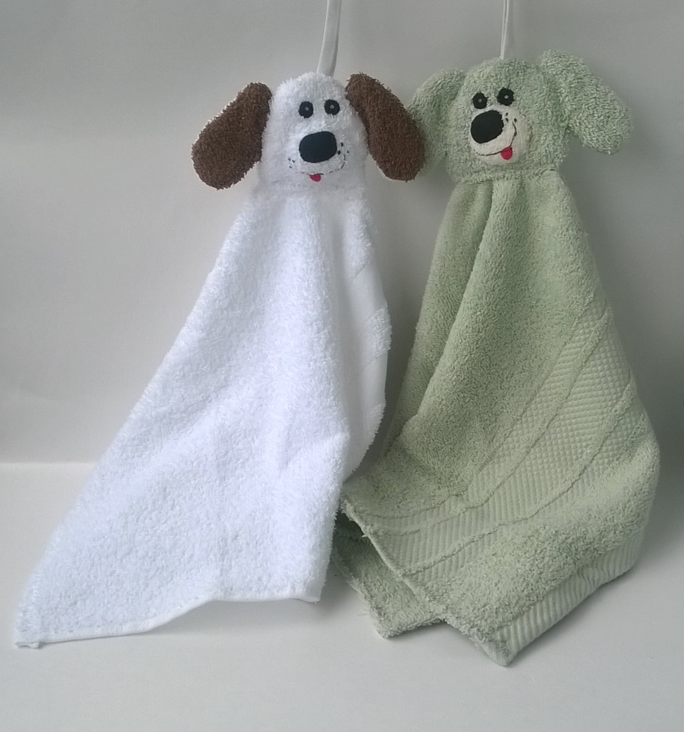 Полотенца отдам. Собачье полотенце. Собака в полотенце. Собака из полотенца. Полотенце в виде собачки.