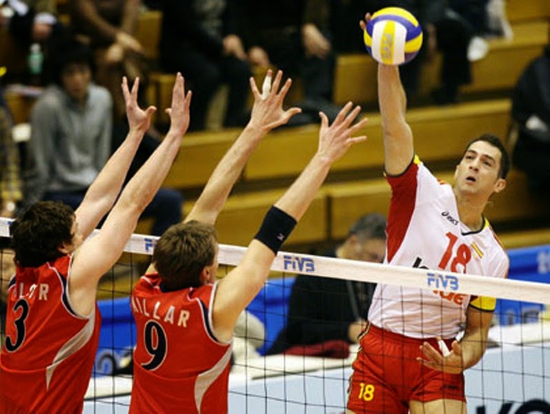 Gambar cara melakukan teknik blocking dalam bola voli