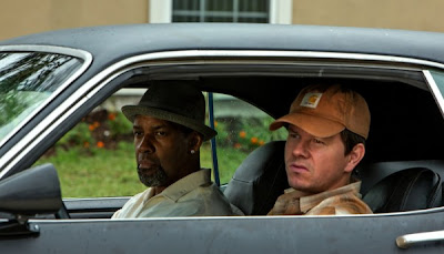 Denzel Washington and Mark Wahlberg in 2 GUNS