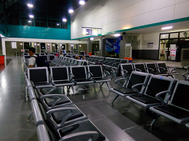 Review Stasiun Kertapati Palembang. Fasilitas ruang tunggu nyaman
