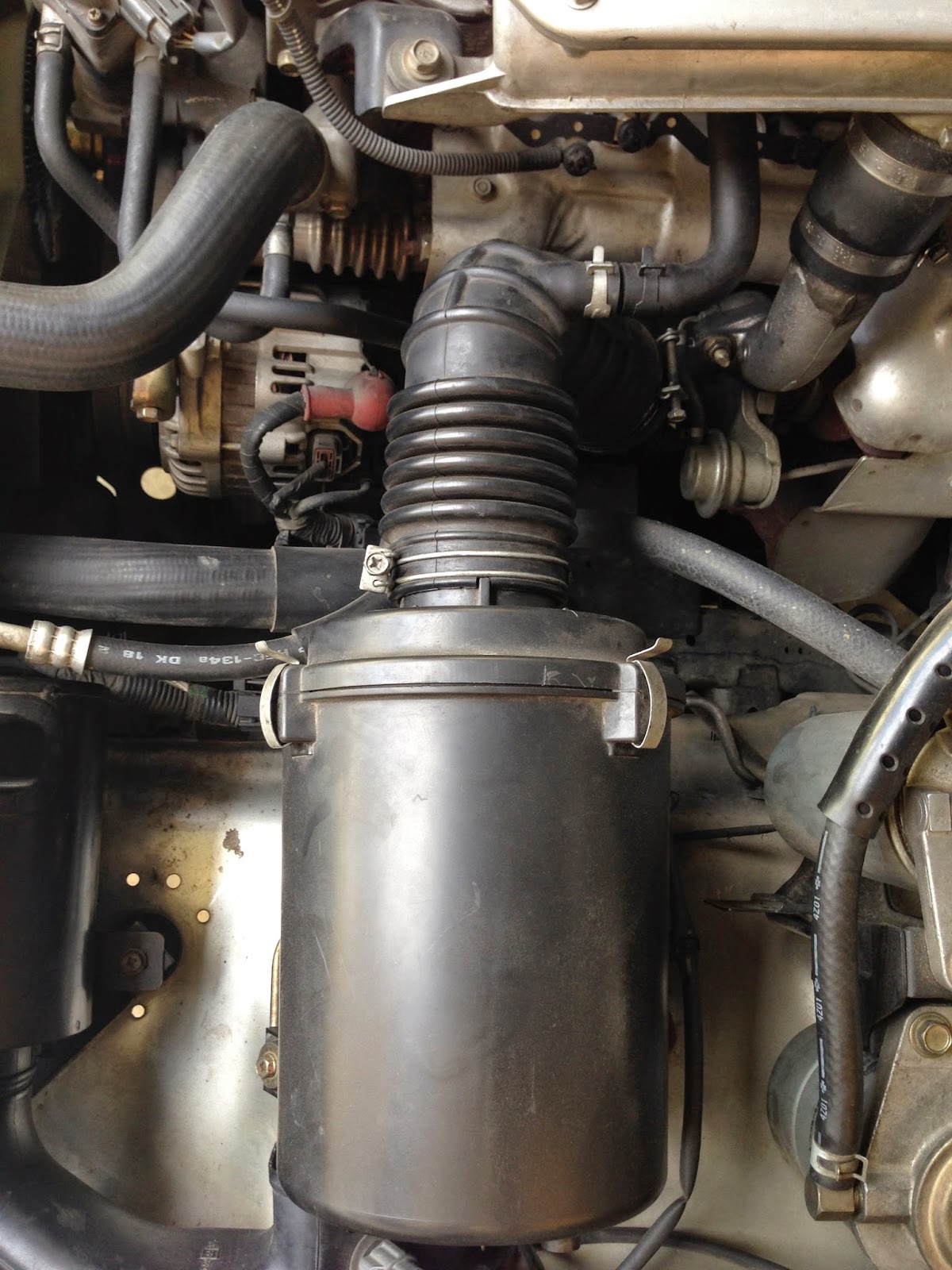 Reveries of an Undergraduate: Nissan Frontier D22 : Changing Air Filter