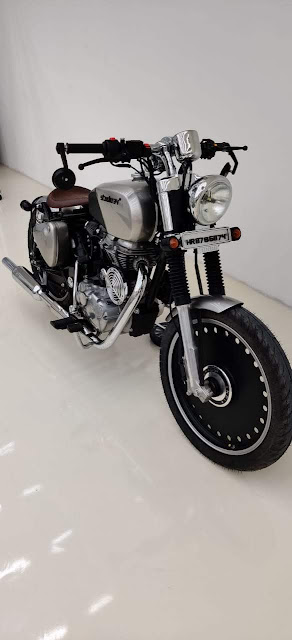 royal enfield bobber