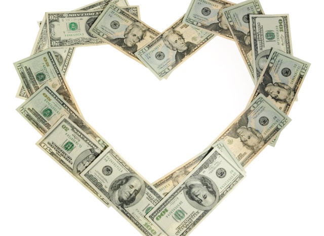 Сердце из денег. Сердце из купюры. Сердечко из денег. Деньги в форме сердца. Сердечко из доллара.