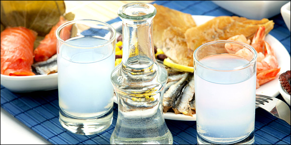 Πως προέκυψε η ονομασία του ούζου - Η ιστορία για το πως το ούζο πήρε το όνομα του Πως προέκυψε η ονομασία του ούζου - Η ιστορία για το πως το ούζο πήρε το όνομα του