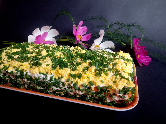 Sałatka z tuńczykiem i krakersami