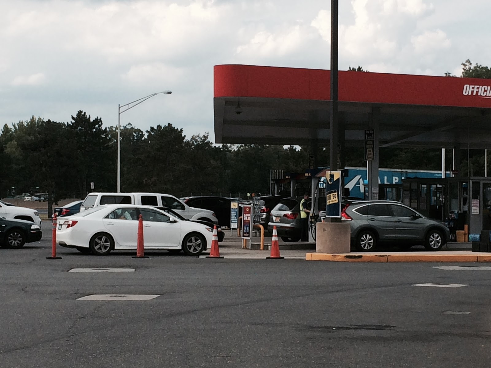 Shocking Car News Drivers lining up for gas in New Jersey block access
