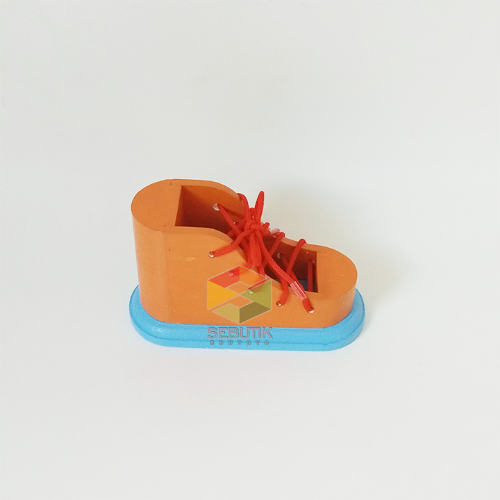 Menali Sepatu
