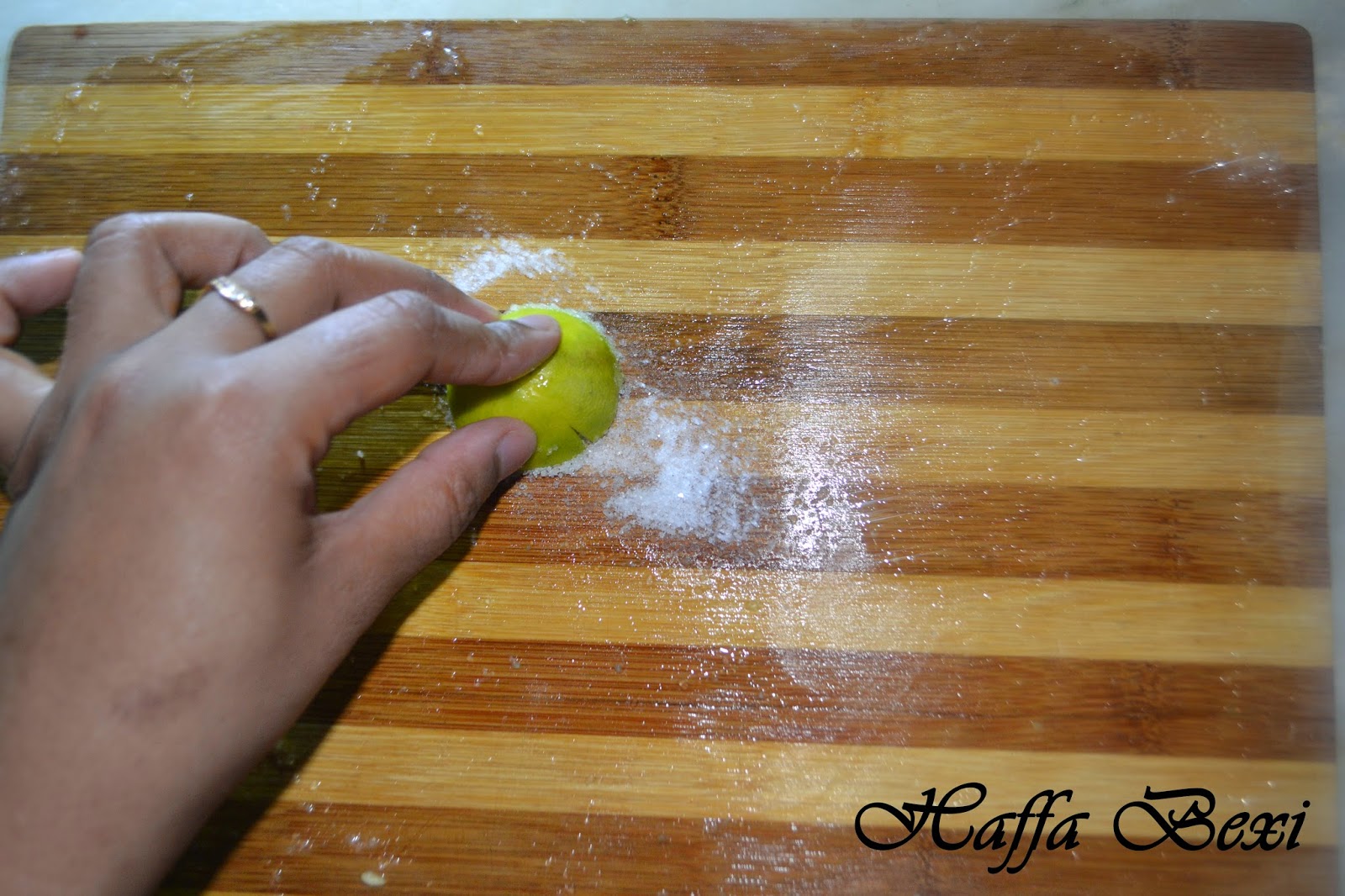 Tip 1 How to clean wooden cutting boards? Haffa's kitchen adventures