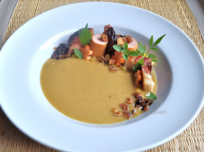 Berliner Erbsensuppe mit Bockwurst, Bauch und Speck