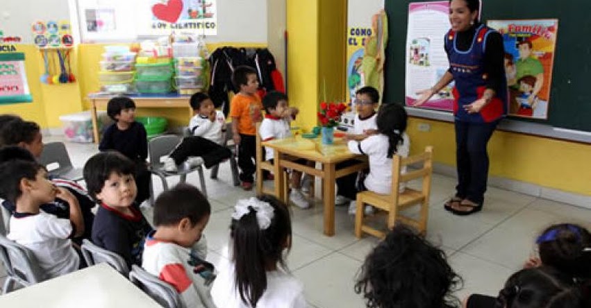 MINEDU: Cerca de 15 mil colegios del país Implementarán el Currículo Nacional en 2018 - www.minedu.gob.pe MINEDU: Cerca de 15 mil colegios del país Implementarán el Currículo Nacional en 2018 - www.minedu.gob.pe