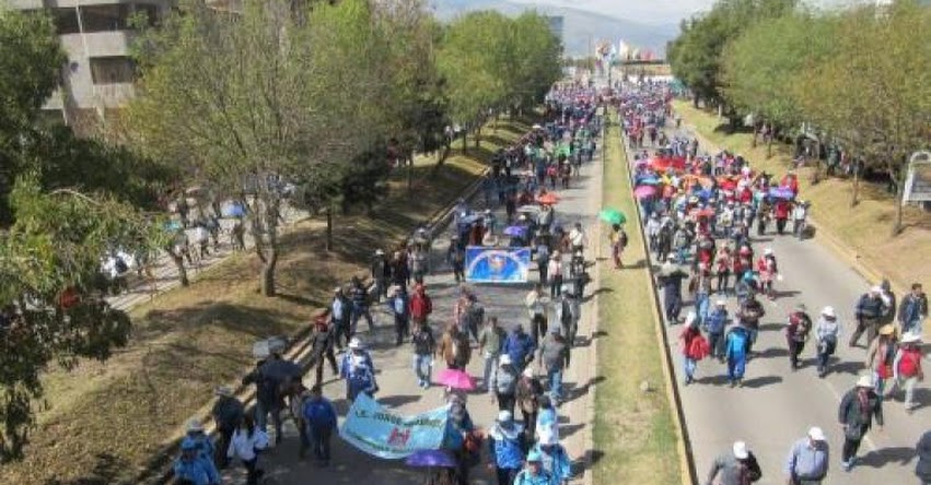MINEDU revisa demandas con docentes de regiones en huelga MINEDU revisa demandas con docentes de regiones en huelga