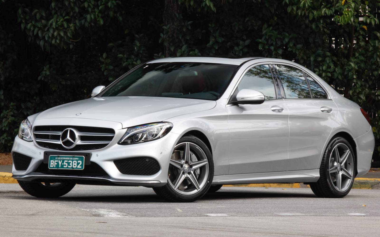 Mercedes-Benz C250 Sport 2015: Preço R$ 189.900 reais