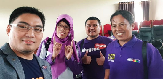 Penulis (paling kanan), Eyank Nu'man. Rudi Maryati dan Dede Rahmat Hidayat (kiri) berfoto bersama sebelum acara Meet and Greet 2019 di mulai. Foto Dede Rahmat Hidayat Penulis (paling kanan), Eyank Nu'man. Rudi Maryati dan Dede Rahmat Hidayat (kiri) berfoto bersama sebelum acara Meet and Greet 2019 di mulai. Foto Dede Rahmat Hidayat