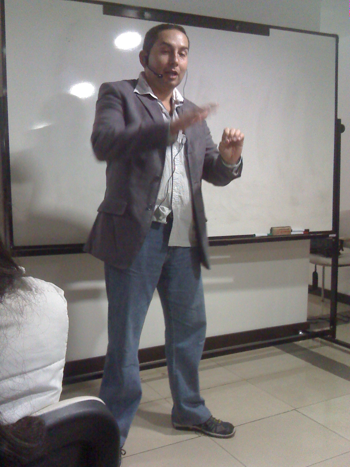 Núcleo de Investigadores Científicos Simetrías de Gauge