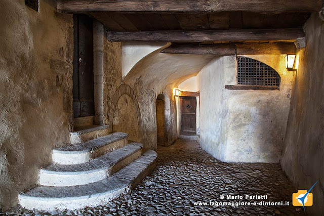 I vicoli di santa Maria del Monte Vicolo medioevale a Santa Maria del Monte