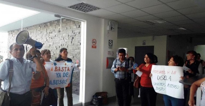 Docentes toman sede DRELM y denuncian errores en concurso de ascenso 2018 Docentes toman sede DRELM y denuncian errores en concurso de ascenso 2018