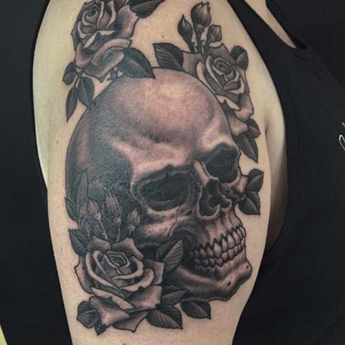 erkek omuz çiçekli kuru kafa dövmesi man shoulder floral skull tattoo erkek omuz çiçekli kuru kafa dövmesi man shoulder floral skull tattoo