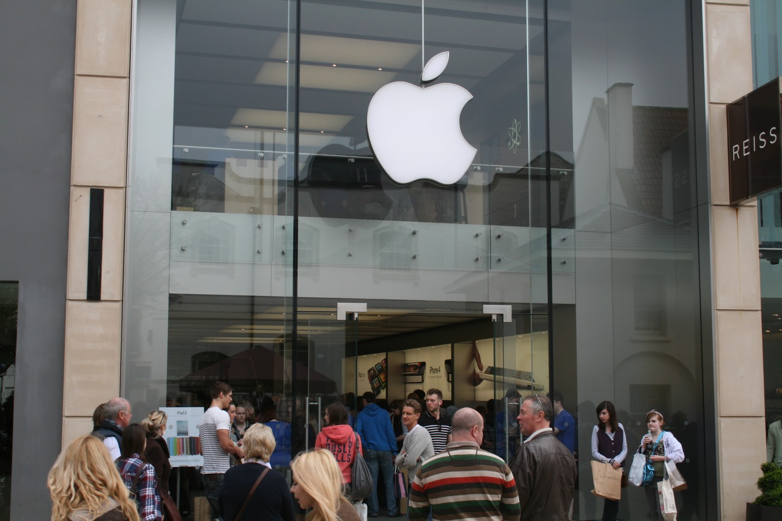 Bristol Goes Mad for iPad 2 GWS Media