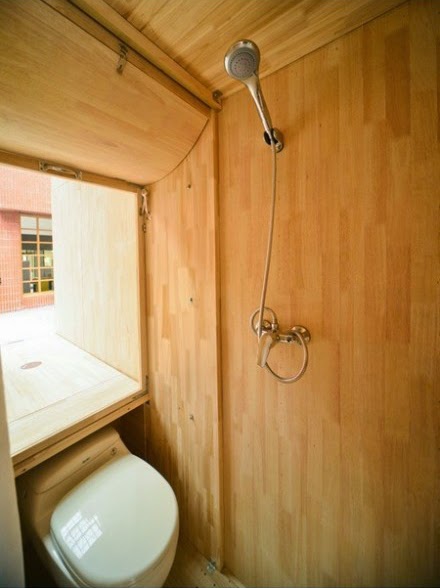 casa miniatura que mide 7 m cuadrados hecha con madera totalmente funcional