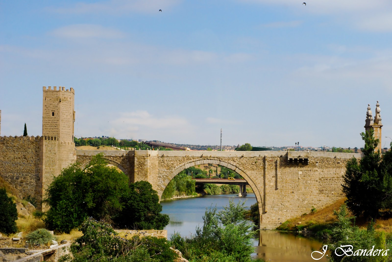 Las Fotografías de Bandera El Puente de Alcántara en Toledo
