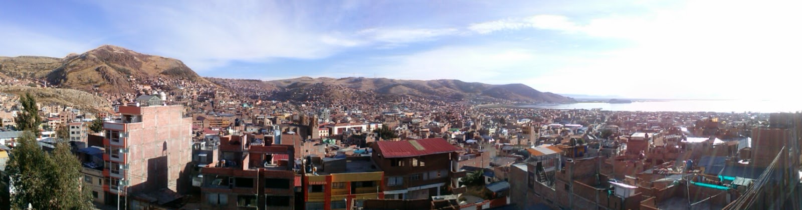 Vistas desde la terraza del Duque Inn Vistas desde la terraza del Duque Inn en Puno