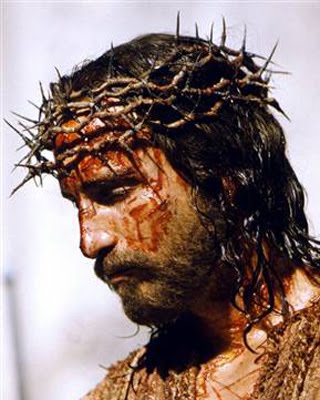 Jim Caviezel interpretando a Jesús en película La Pasión de Cristo